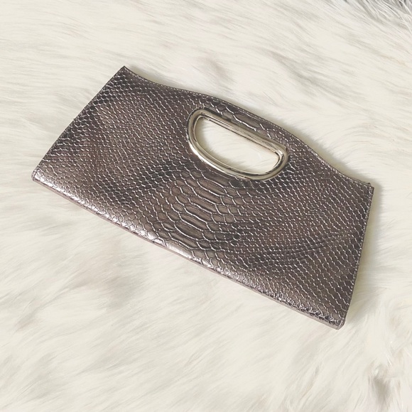 Metallic Clutch - Picture 1 of 2